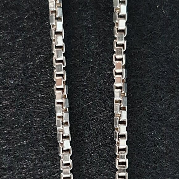 Bold Vintage 925 Sterling Silver CZ Crucifix Pendant & Box Chain Necklace - Picture 6 of 12